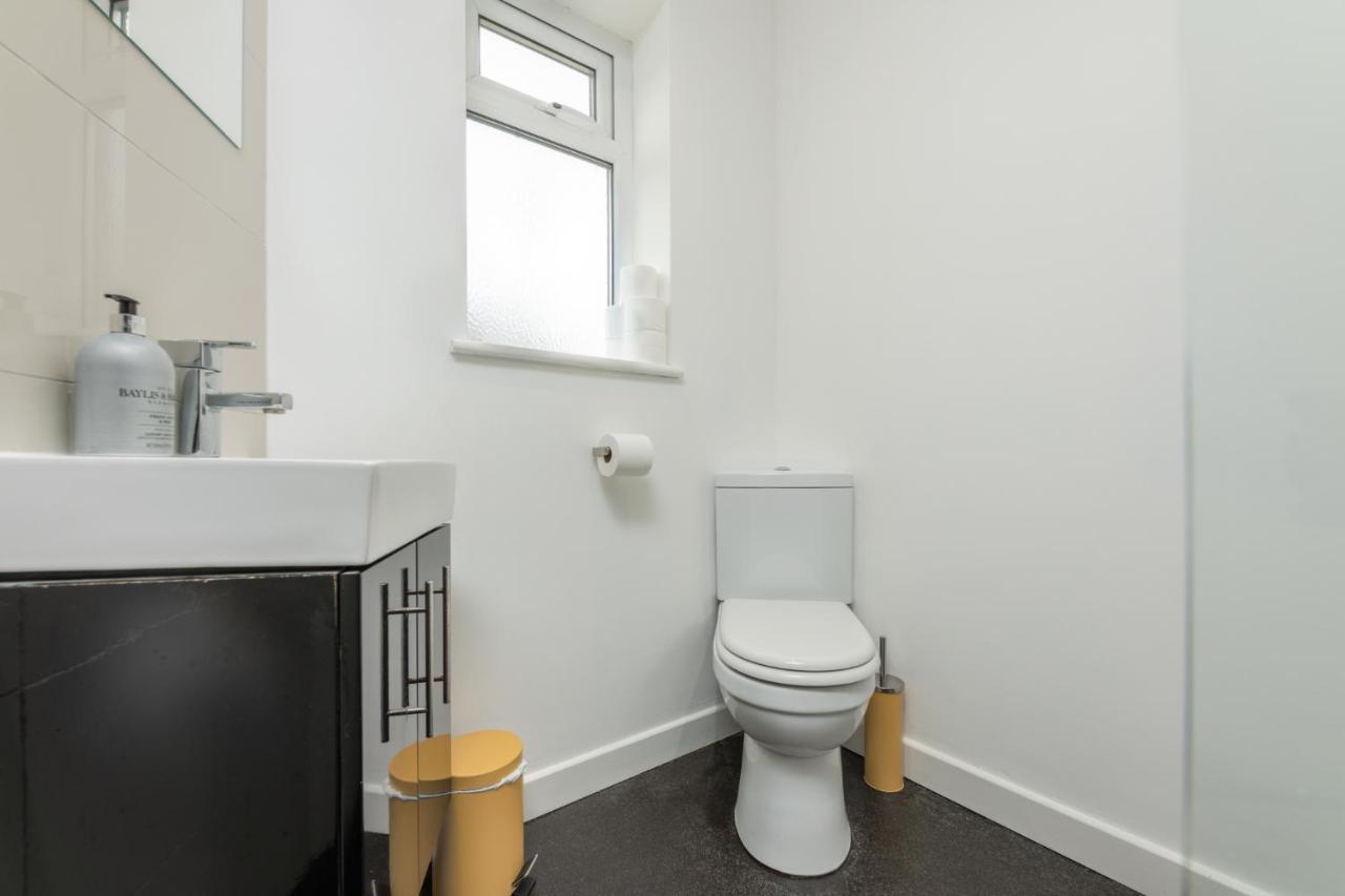 2A Wedmore Road *