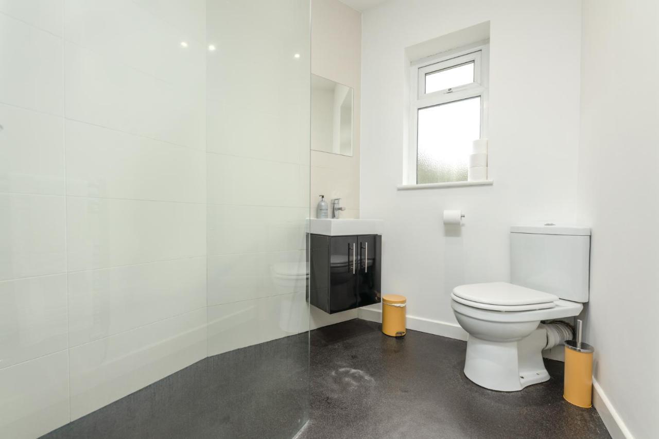 2A Wedmore Road *